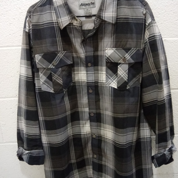 Clean button down shirts - Picture 2 of 3
